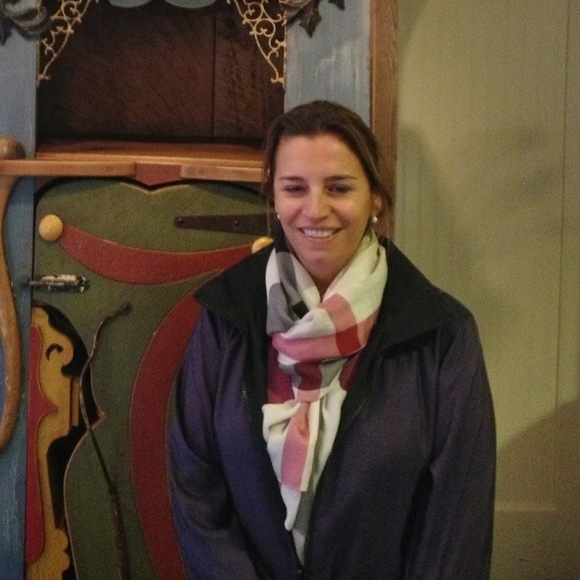 Meet your Posher, Adriana - Picture 1 of 1